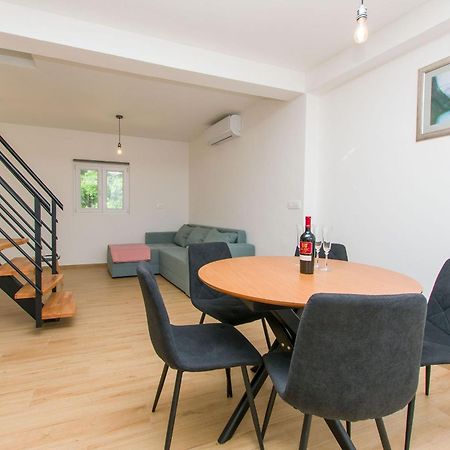 Apartment Petea Omiš Eksteriør billede