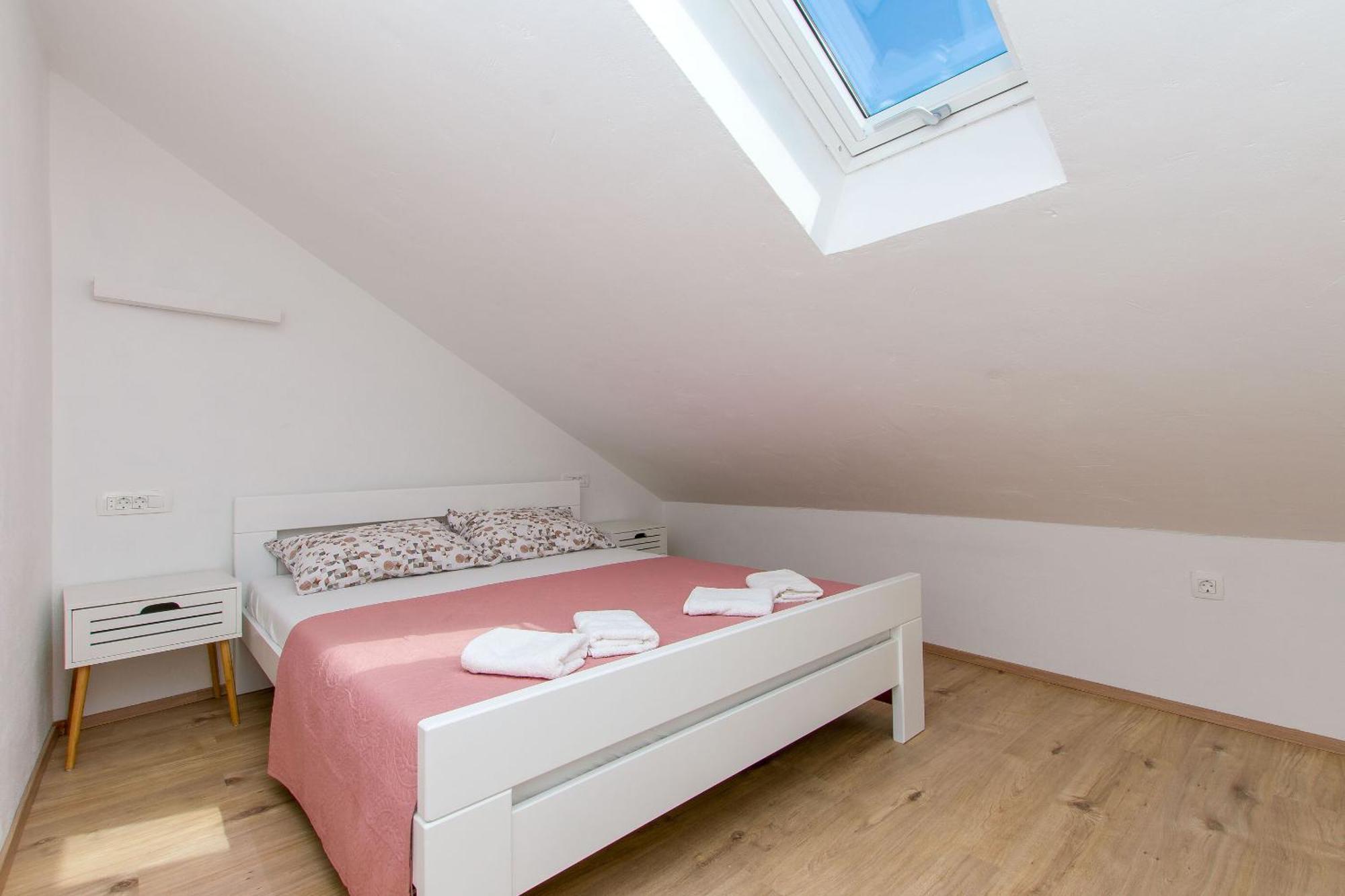 Apartment Petea Omiš Eksteriør billede