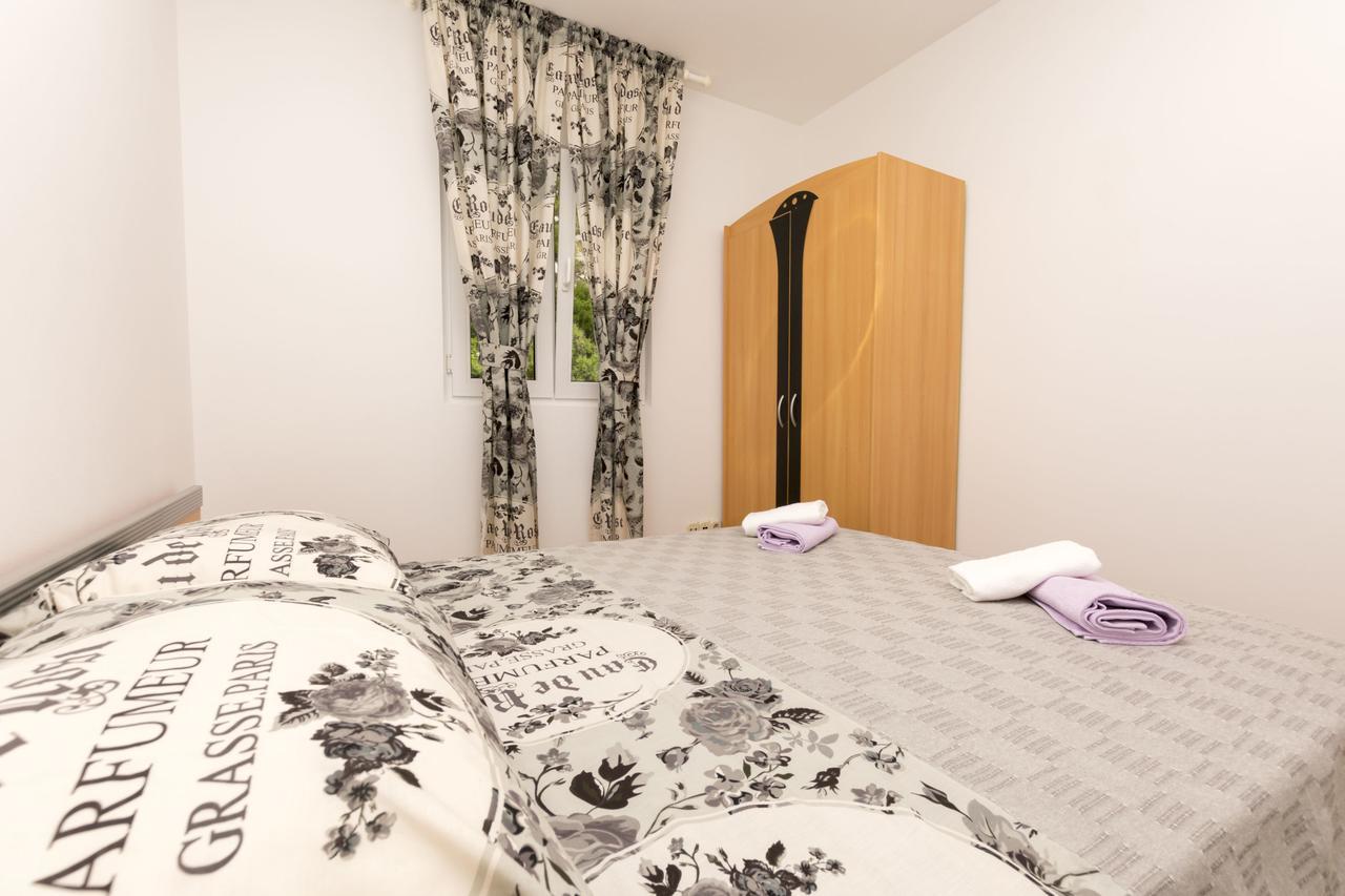 Apartment Petea Omiš Eksteriør billede