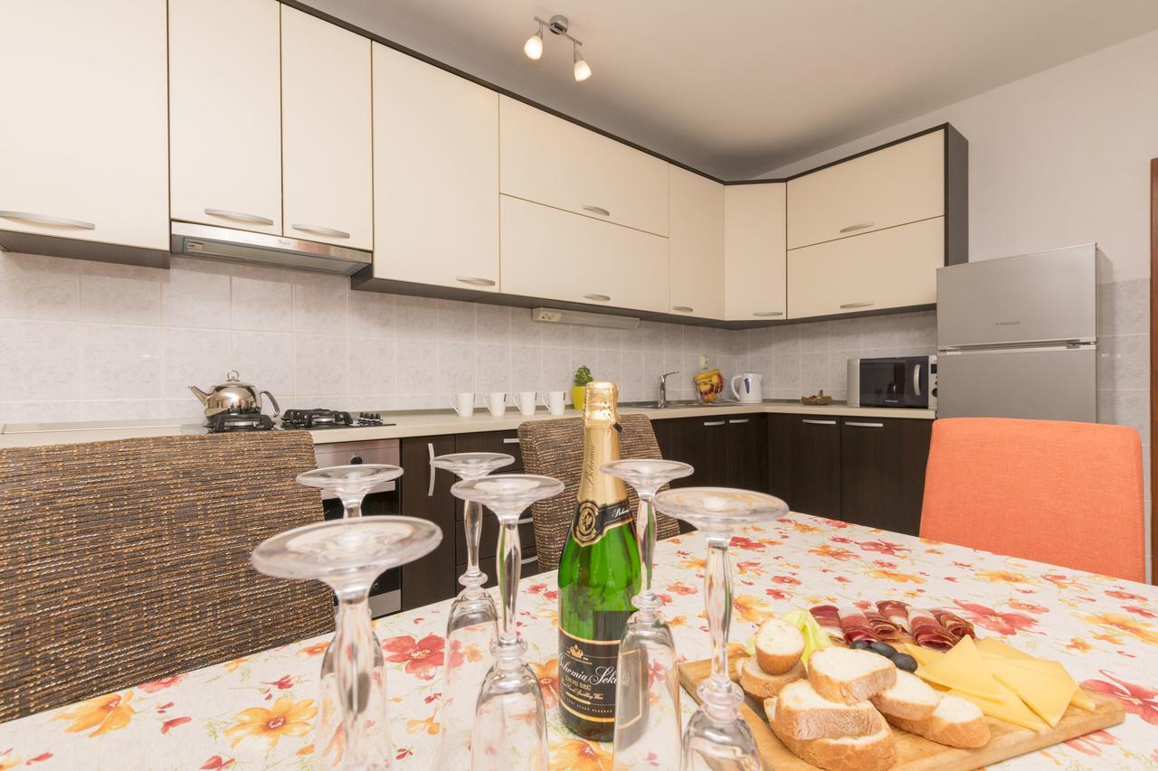 Apartment Petea Omiš Eksteriør billede